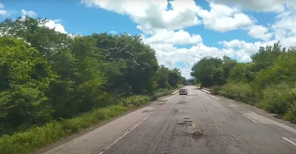 Condições precárias na BR-116: realidade diverge de propaganda política