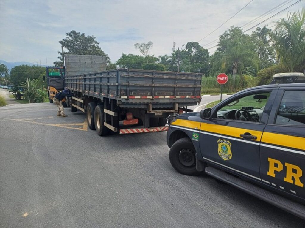 PRF recupera caminhão poucas horas após roubo