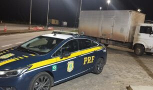 PRF recupera caminhão roubado em Minas Gerais
