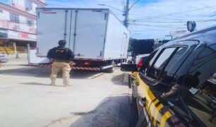Polícia Rodoviária Federal recupera caminhão com adulterações na BR-116