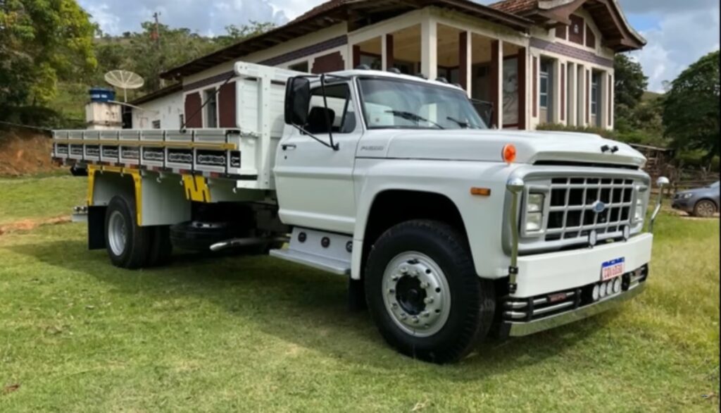 Veja caminhões Chevrolet, Ford Mercedes Benz à venda a partir de R$ 25.000,00