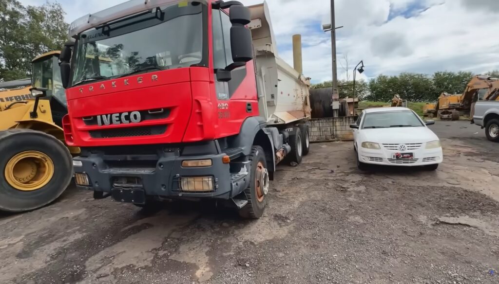 Veja caminhões para venda em leilão no município de Assis, São Paulo