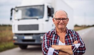 Advogado orienta motoristas de caminhão sobre aposentadoria antecipada