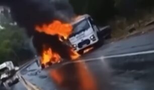 Caminhão desgovernado atinge grupo de motociclistas e provoca incêndio
