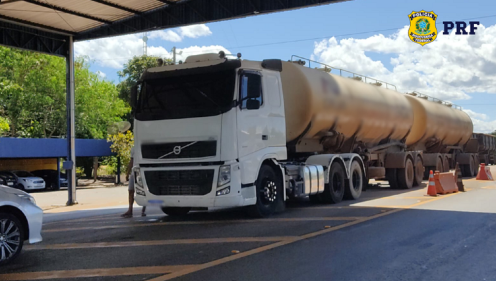 Caminhão é flagrado emitindo gases poluentes sem filtragem no Tocantins