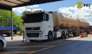 Caminhão é flagrado emitindo gases poluentes sem filtragem no Tocantins