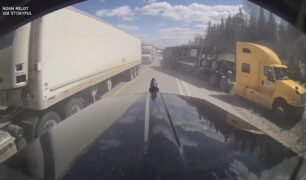 Caminhoneiro canadense evita acidente impressionante