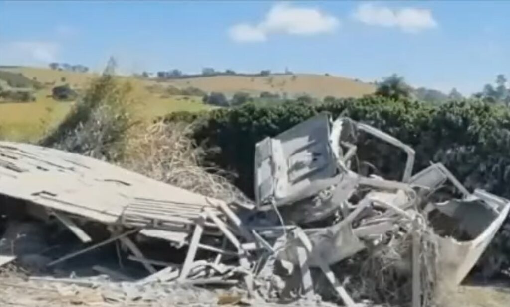Caminhoneiro com 28 anos morre em acidente próximo à Laje (MG)