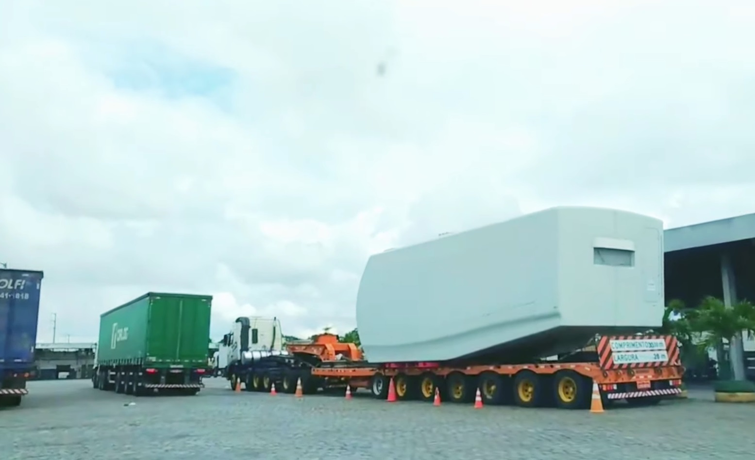 Caminhoneiro flagra transporte de carga eólica da Bahia