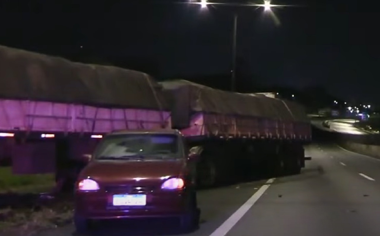 Caminhoneiro tenta prestar socorro em rodovia e acaba morrendo atropelado