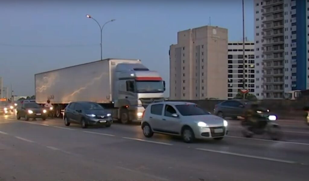 Ex-ministro da defesa crítica infraestrutura das rodovias do país