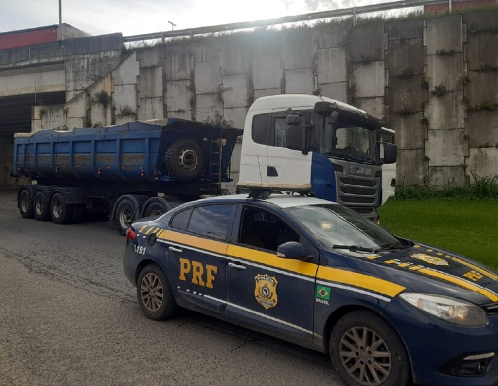 Flagrante de excesso de peso na BR-470 em Santa Catarina