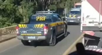 Impasse entre viaturas da PRF gera debate entre internautas