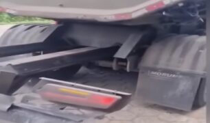 Motorista transforma caminhão em Rodotrem com para-choque retrátil