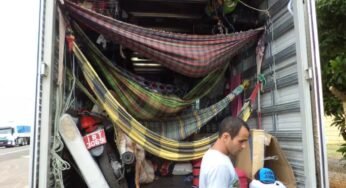 O caminhoneiro pode dormir no baú do caminhão?