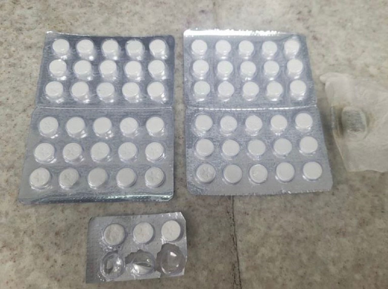 PRF autua motorista com mais de 50 comprimidos de rebite