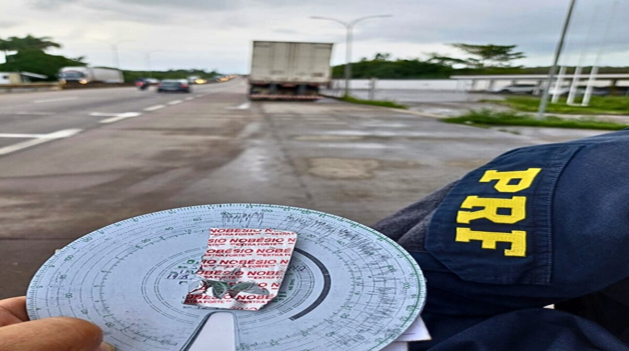 PRF flagra motoristas de caminhão com comprimidos de rebites na BR-101