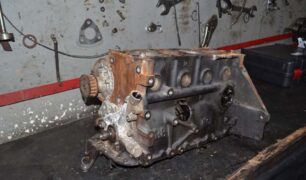 Por que o motor explode o bloco?