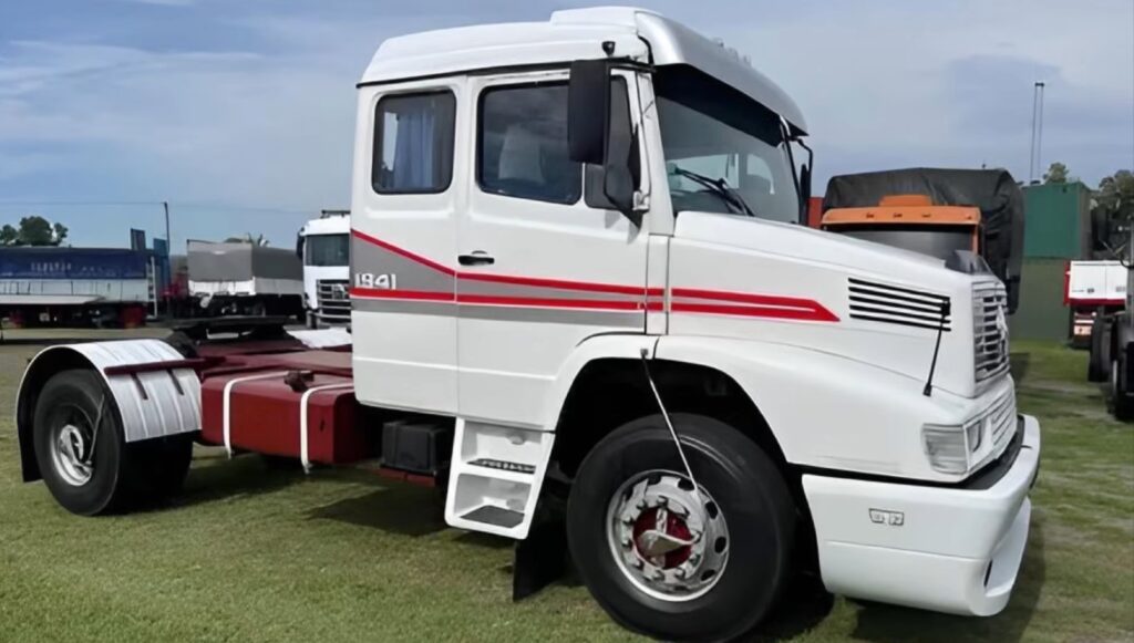 Veja quatro caminhões 1941 da Mercedes Benz à venda