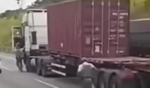 Caminhoneiro com crise de meningite é ajudado por policiais