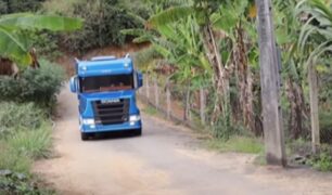 Caminhoneiro cria réplica de caminhão Scania sozinho