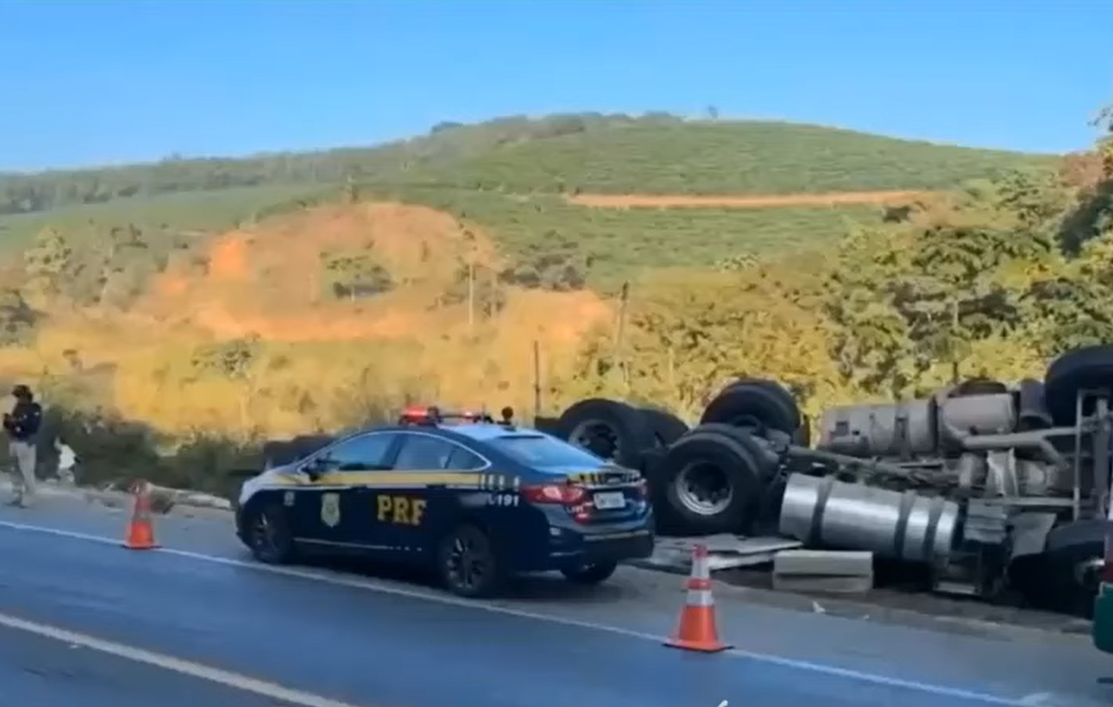 Caminhoneiro morre em perigosa curva na Br-116