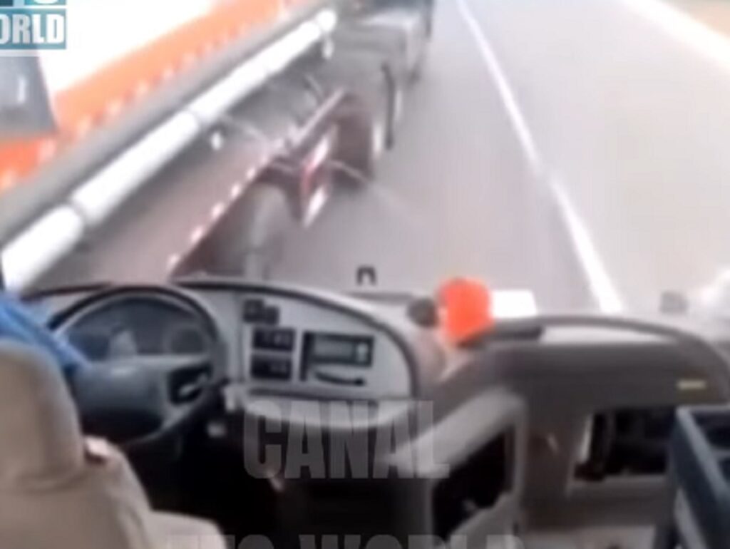 Caminhoneiro salva ônibus fantasma de acidente