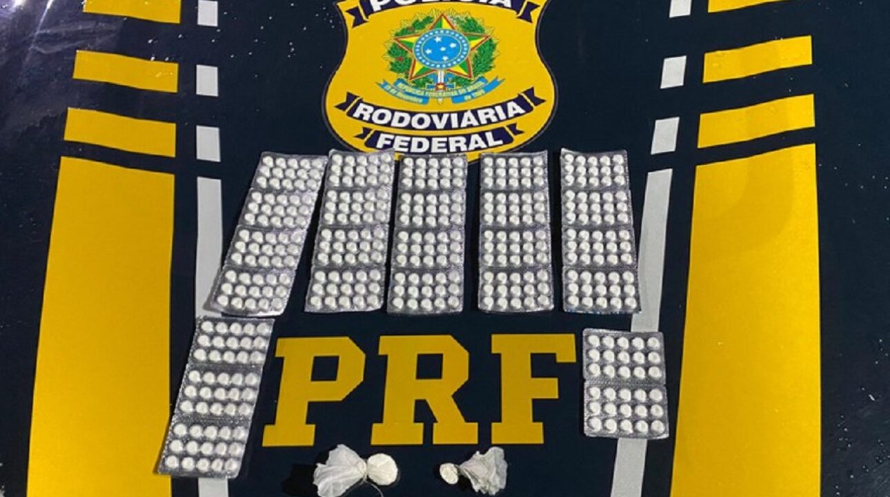 PRF apreende 25 cartelas de anfetaminas com caminhoneiro no Ceará
