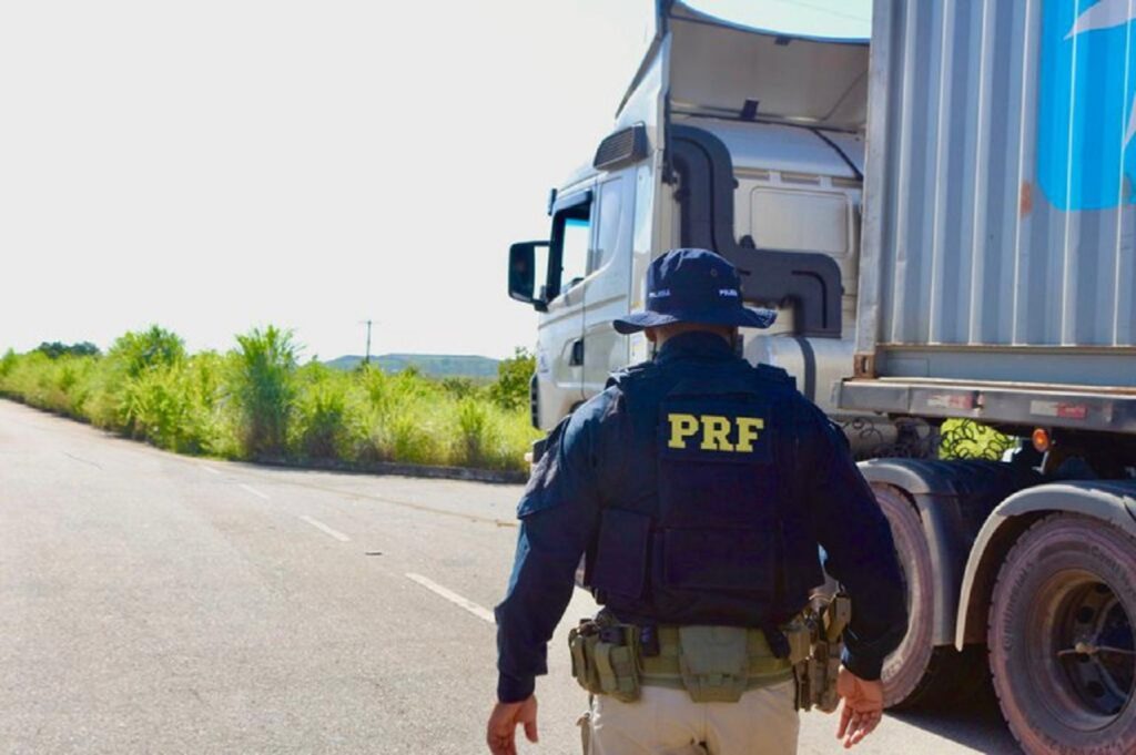 PRF apreende carreta semirreboque adulterada em Roraima