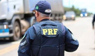 PRF apreende mais de 50 comprimidos de rebite, caminhoneiro nega