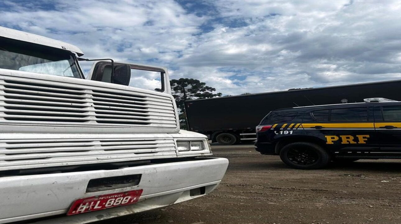 PRF identifica caminhão com placa adulterada por fita para não pagar pedágio