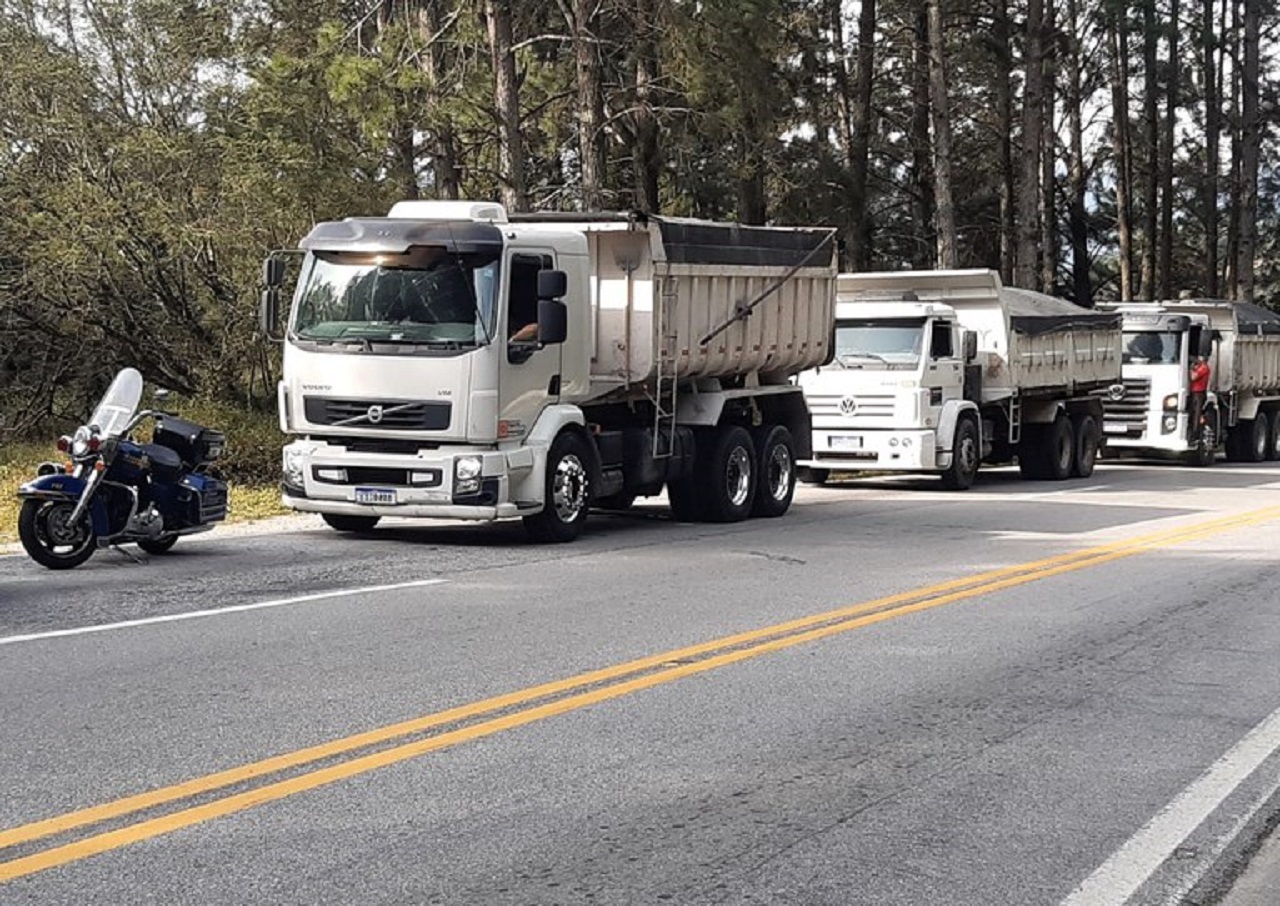 PRF  intercepta caminhões com quase 37 toneladas de excesso de peso