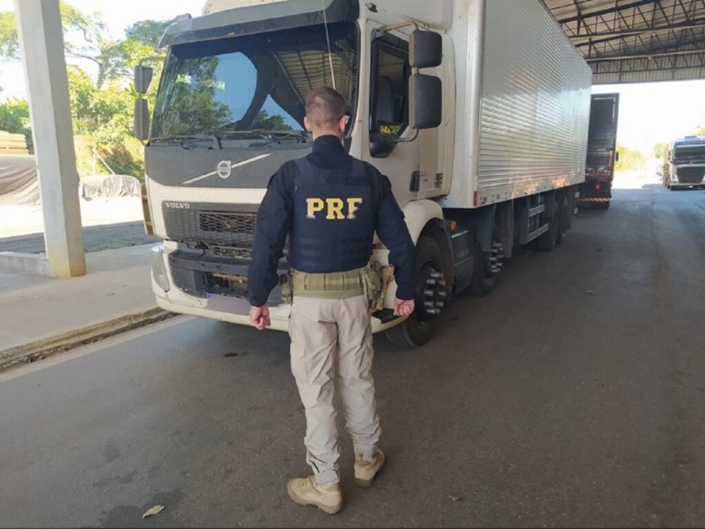 PRF recupera caminhão adulterado em Rondônia