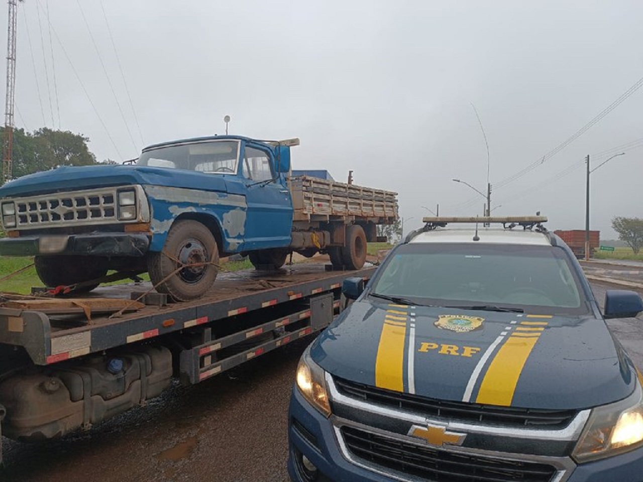 PRF recupera caminhonete roubada no Mato Grosso do Sul