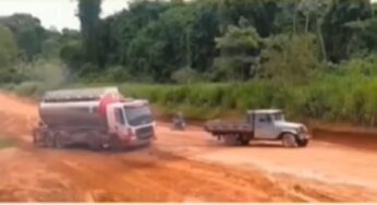 Toyota bandeirante salva caminhão parado em estrada de terra