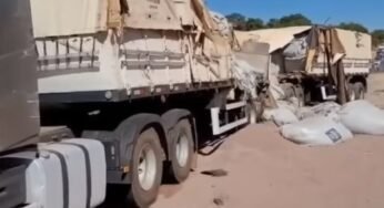 BR-163 fica interditada após colisão entre três carretas