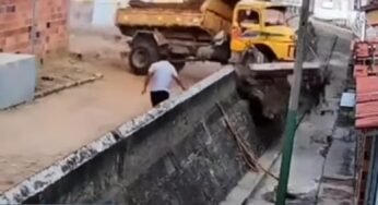 Caminhão desgovernado invade residência na Bahia