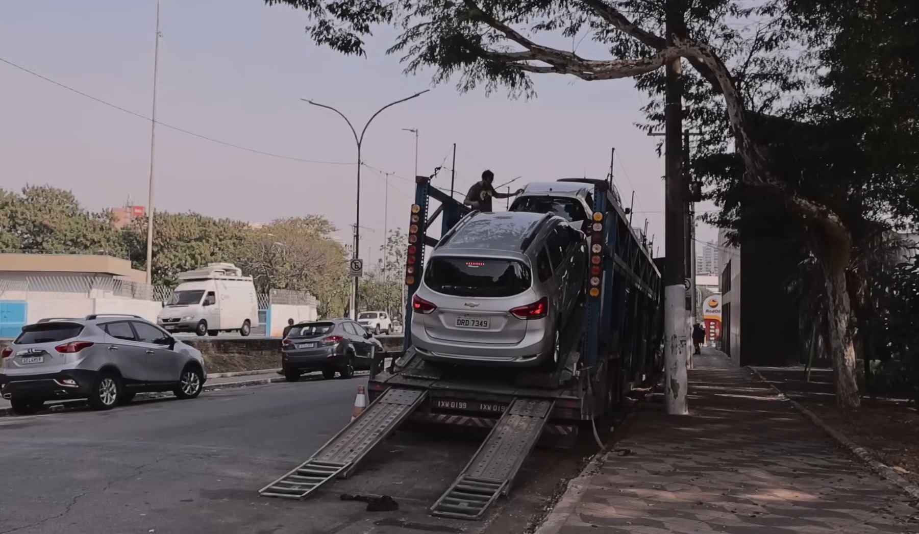 Caminhoneiro tem banho negado em posto de gasolina