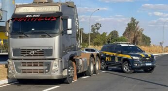 Motorista é preso pela PRF após ser flagrado dirigindo carreta roubada