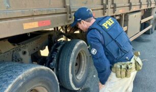PRF do Paraná flagra caminhões com irregularidades diversas