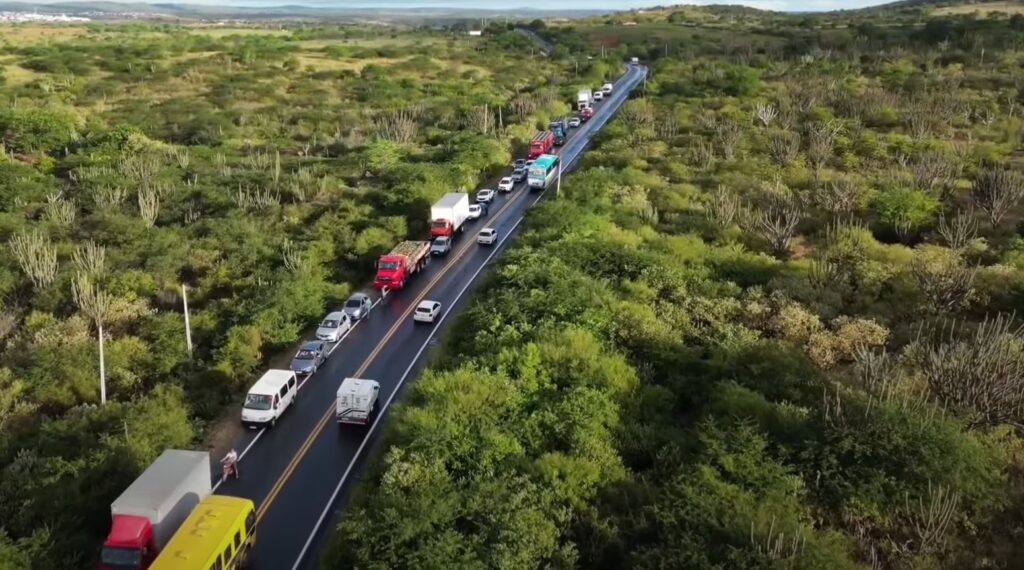 BR-116 em Minas Gerais: Trecho sem pedágio exige atenção redobrada dos caminhoneiros