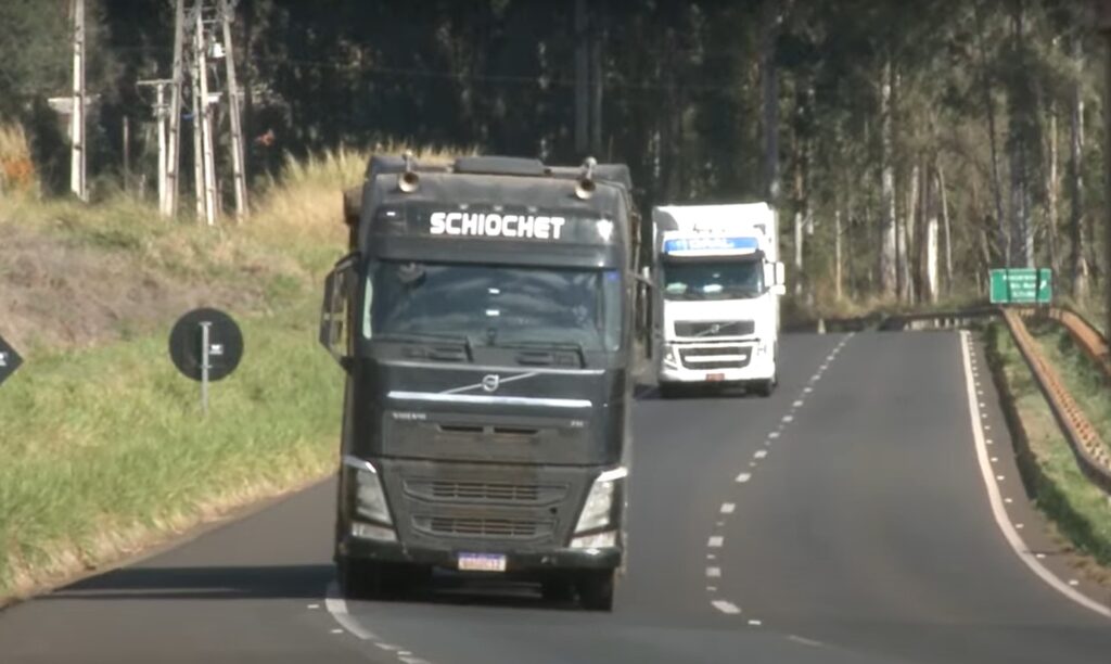 Caminhoneiro com caminhão quebrado é assaltado em plena BR-376