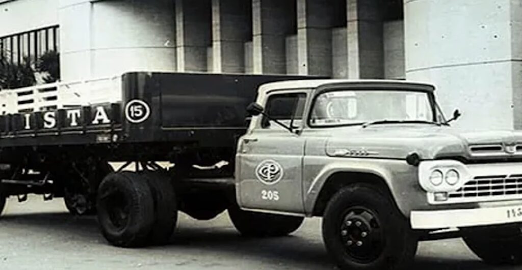 Um clássico das estradas: Ford F-8 BIG JOB