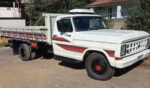 Veja caminhões Ford F4000 à partir de R$ 23 mil