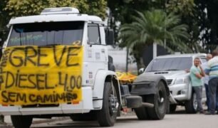Caminhoneiros, eles carregam o progresso