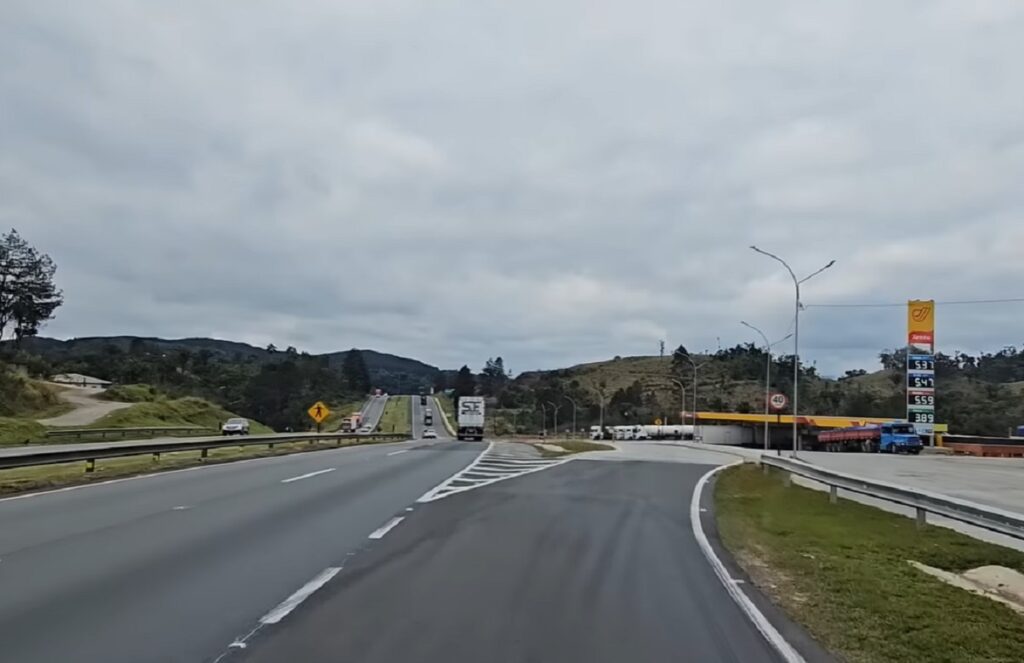 Carga de mudança precisa parar em posto fiscal?