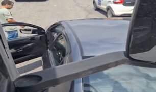 Motorista não tem paciência, entra em corredor e acaba tirando para-choque de caminhão