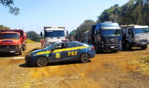 PRF flagra mais de 30 toneladas de excesso de peso em caminhões na Br-282