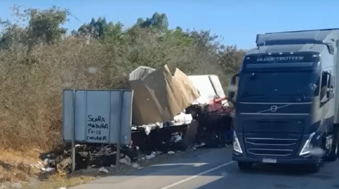 Caminhoneiro perde a vida em colisão frontal na Br-116