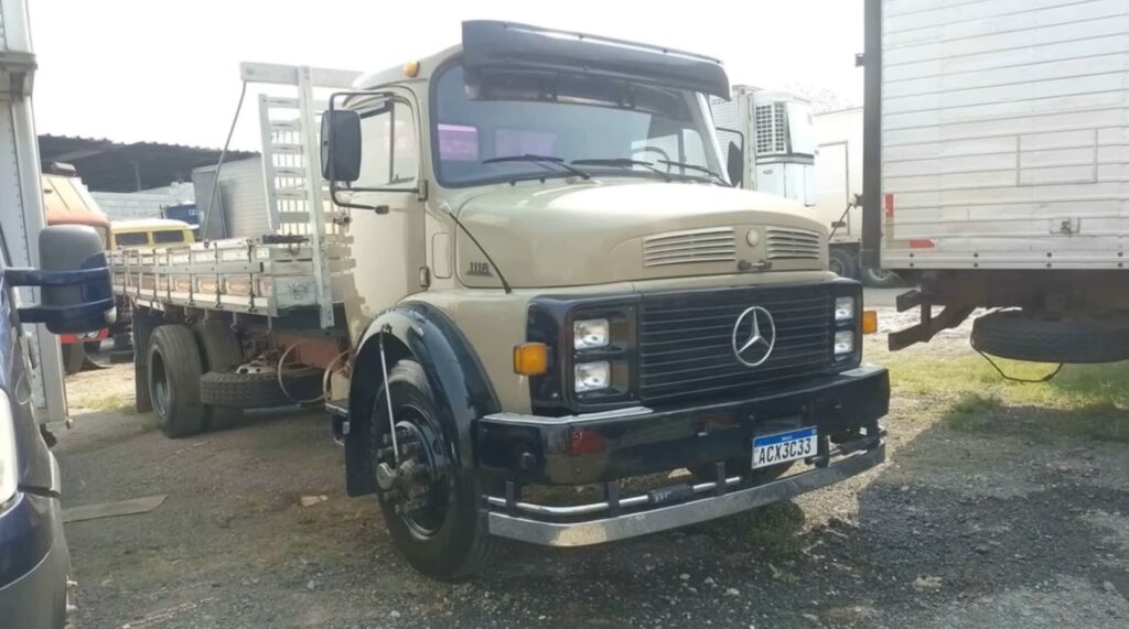Conheça alguns caminhões a venda da poderosa Mercedes Benz a partir de R$ 33 mil